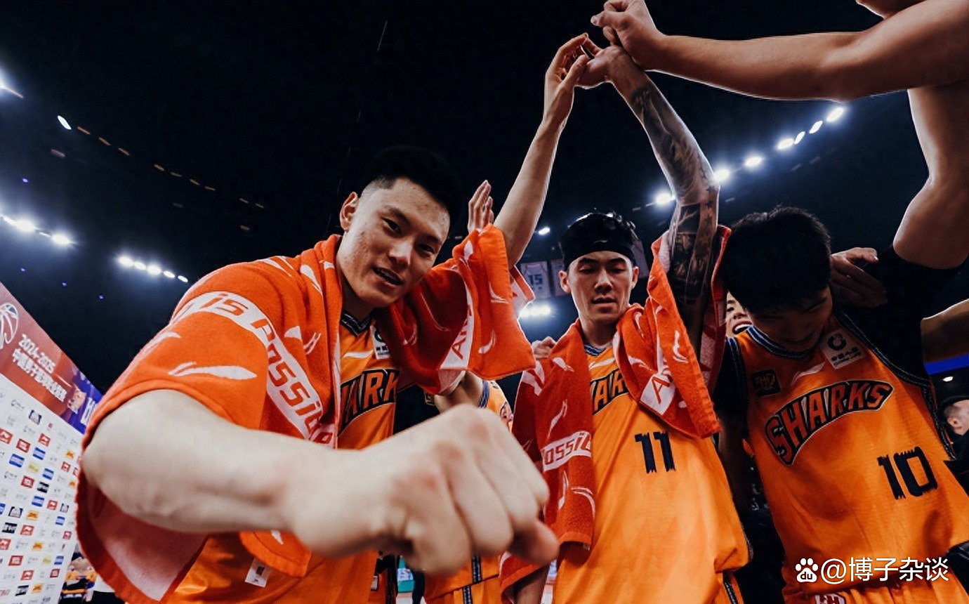 亚博体育包含重返赛场首场状态出色，中国队观众沸腾！，Uzi重返赛场赢得满堂喝彩的词条